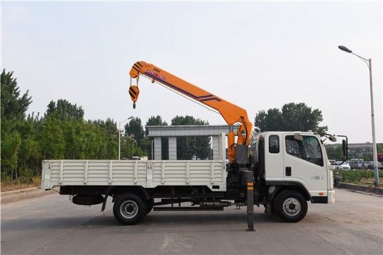 點擊查看詳細信息<br>標(biāo)題：5噸凱馬隨車吊3節(jié)臂 閱讀次數(shù)：2492