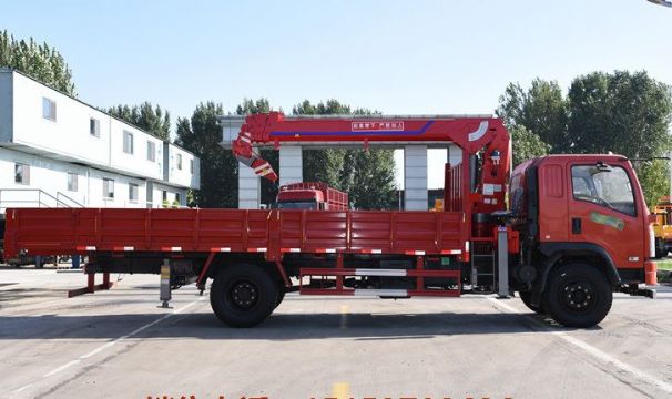 點擊查看詳細信息<br>標題：6.3噸東風160馬力隨車吊 閱讀次數：1688
