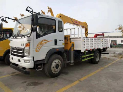 點擊查看詳細(xì)信息<br>標(biāo)題：5噸重汽豪曼隨車吊 閱讀次數(shù)：2666